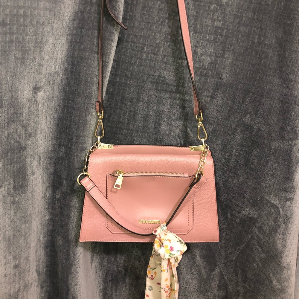 Steve Madden dusty rose purse, cute floral bow accessory.